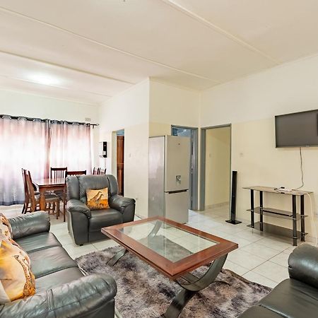 Wood Road Guest Lodge شلالات فيكتوريا المظهر الخارجي الصورة