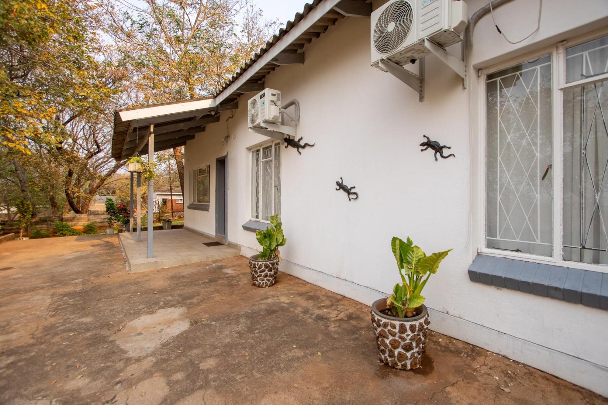 Wood Road Guest Lodge شلالات فيكتوريا المظهر الخارجي الصورة