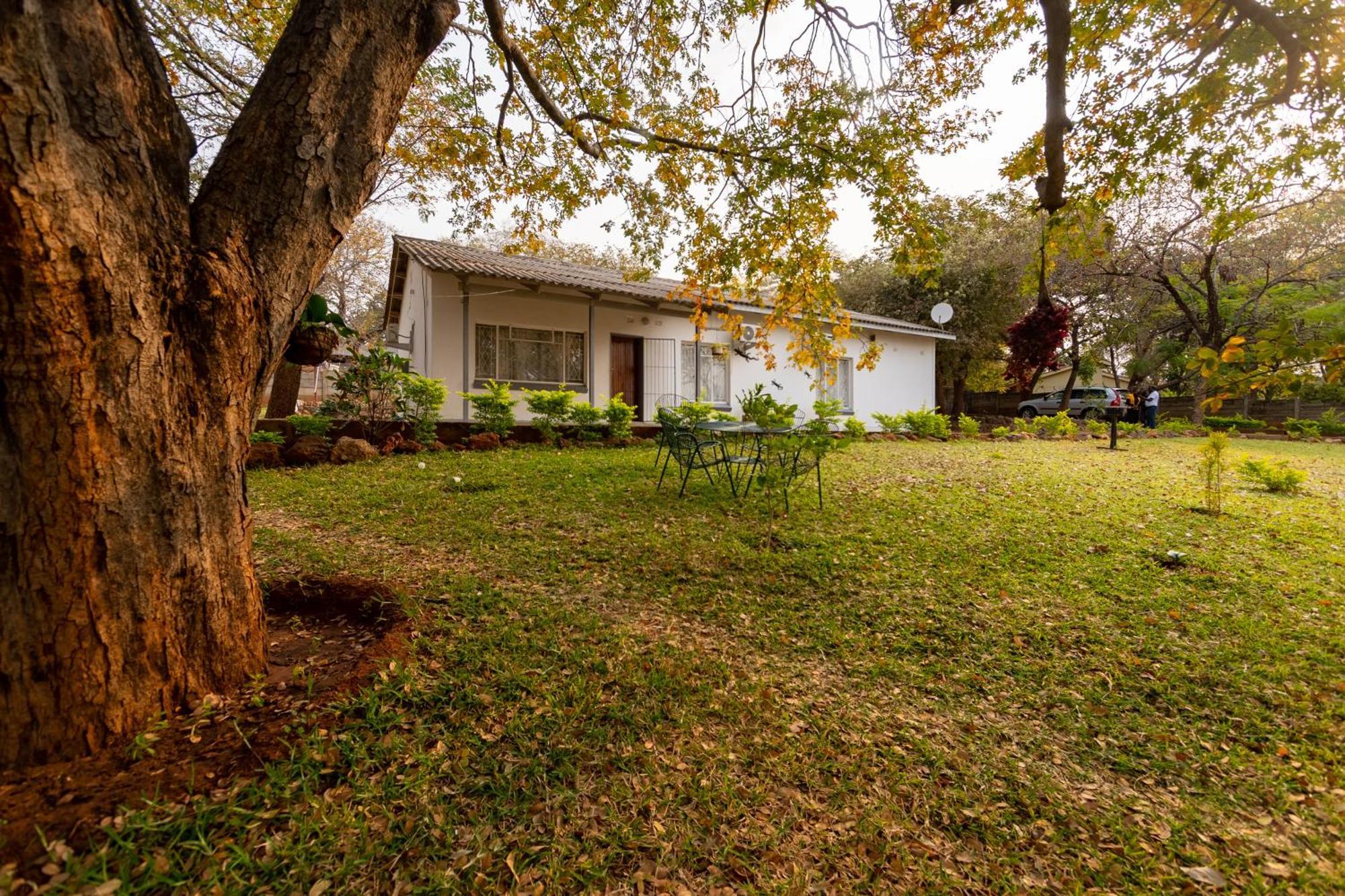 Wood Road Guest Lodge شلالات فيكتوريا المظهر الخارجي الصورة