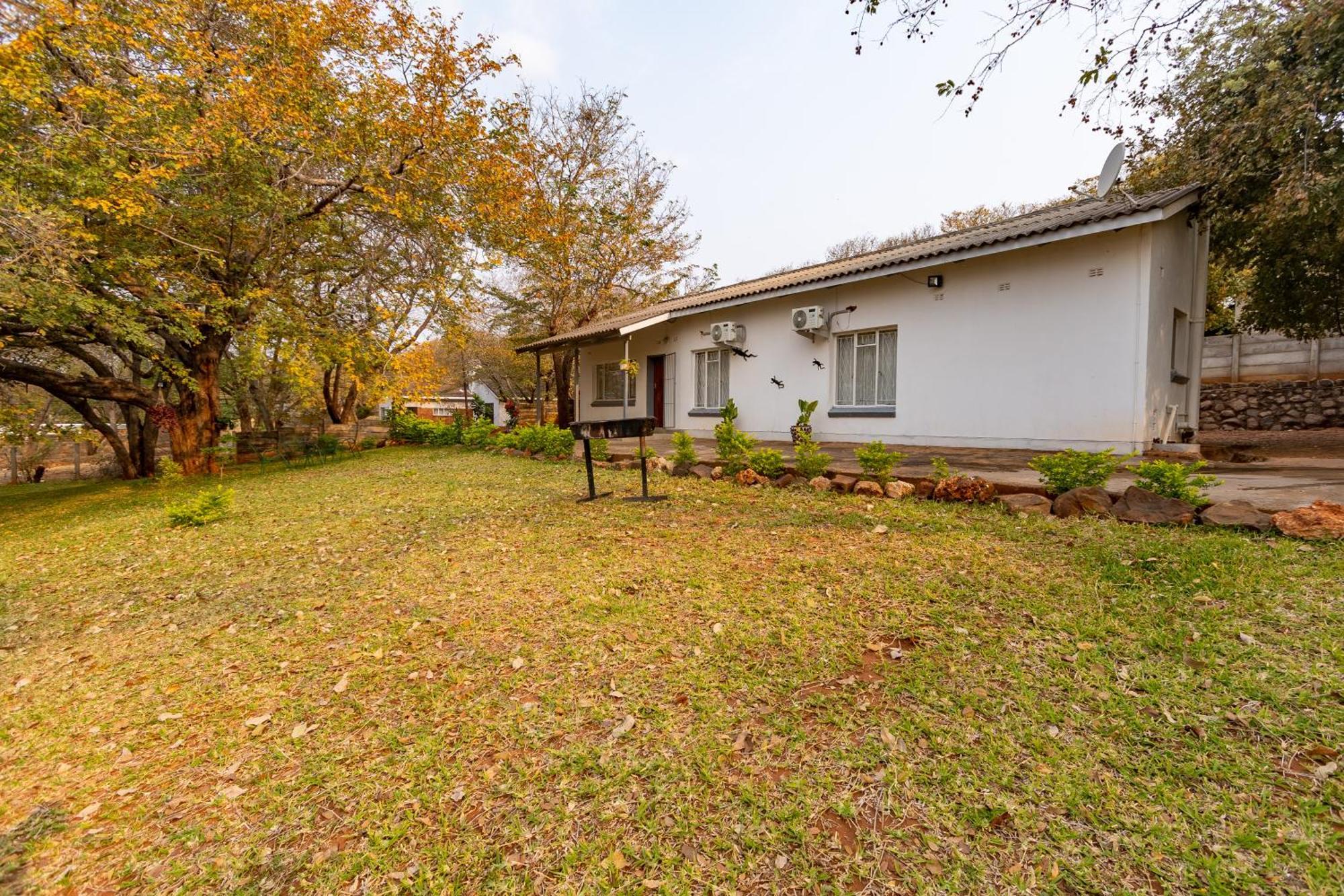 Wood Road Guest Lodge شلالات فيكتوريا المظهر الخارجي الصورة